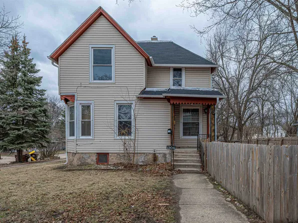 1304 Benton St, Rockford, IL 61107