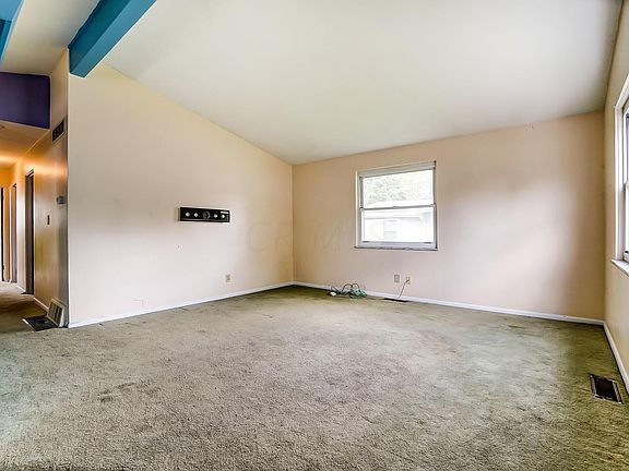 4th image of 85 Mariemont Dr N