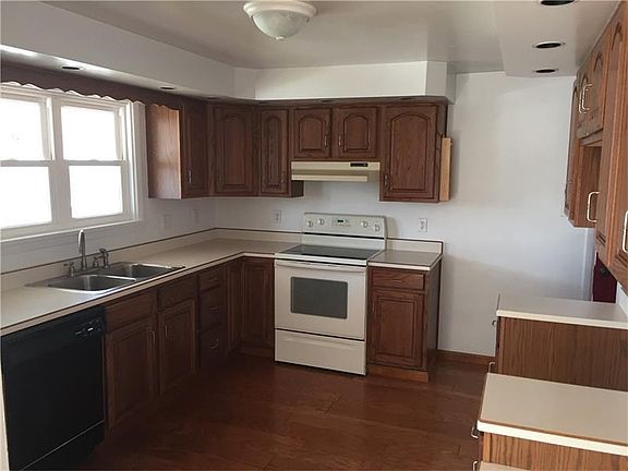 3rd image of 503 Edward St