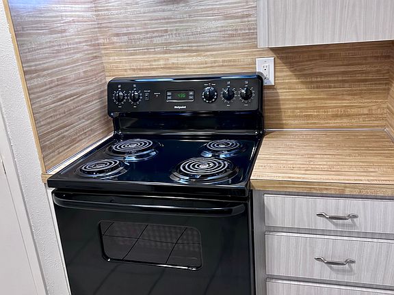 5th image of 7926 Royal Ln APT D