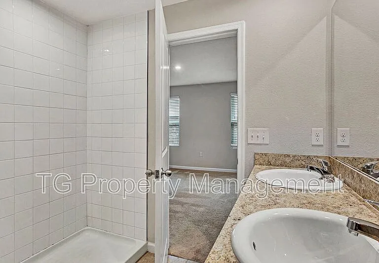 5958 Creekside Crossing Dr — Photo 15