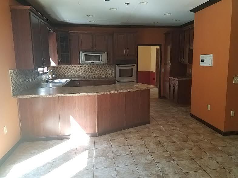 2nd image of 2541 Shagbark Ln