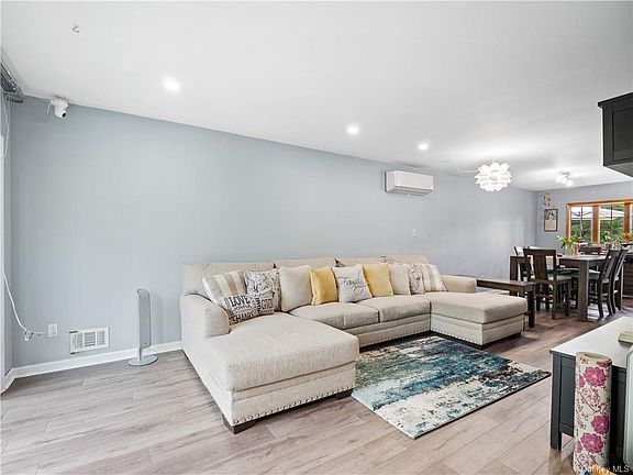 5th image of 16 Regina Pl