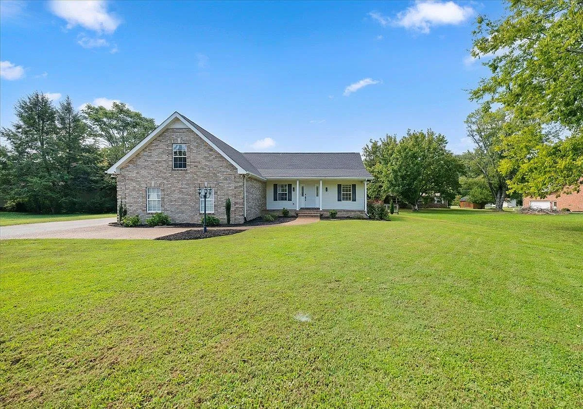3 bed, 2.0 bath, $3,000 — Photo 1