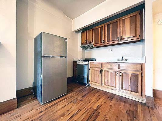 5th image of 213 W 139th St APT 4F