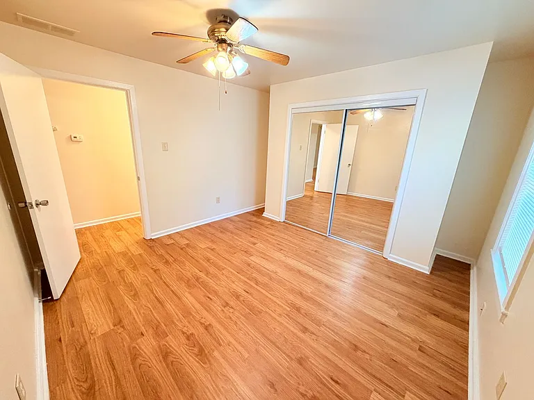 2035 N Graham Ave — Photo 19
