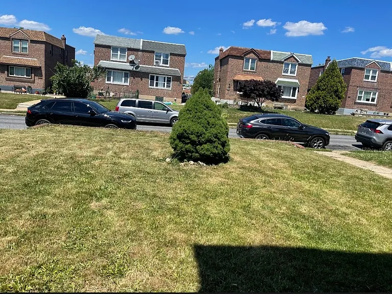 1208 Englewood St — Photo 10