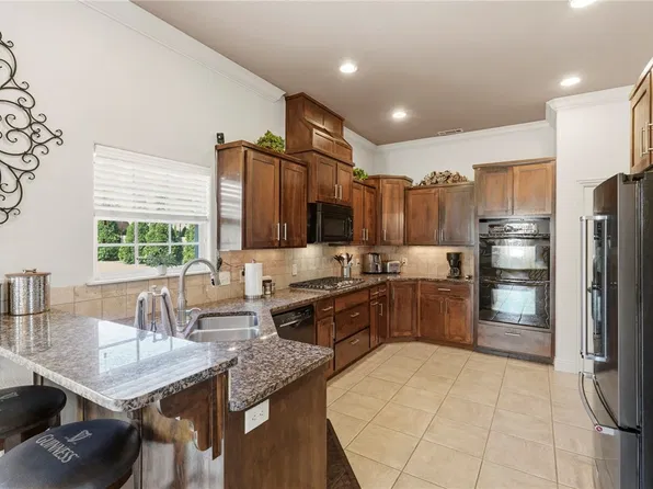1407 NW 3rd St, Bentonville, AR 72712