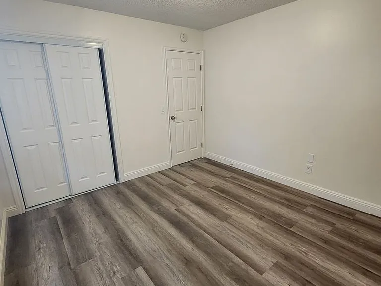 241 Clarence Ave — Photo 9