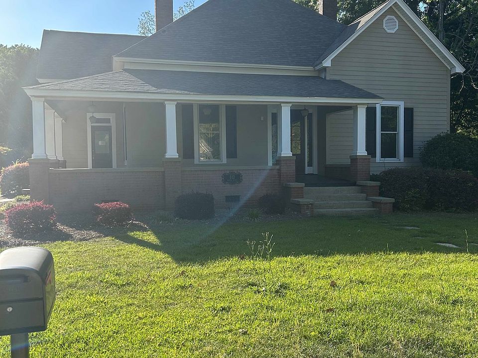 2nd image of 610 N Ridge Ave