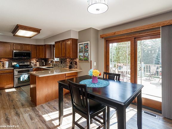 4th image of 409 NW Cameo Ct