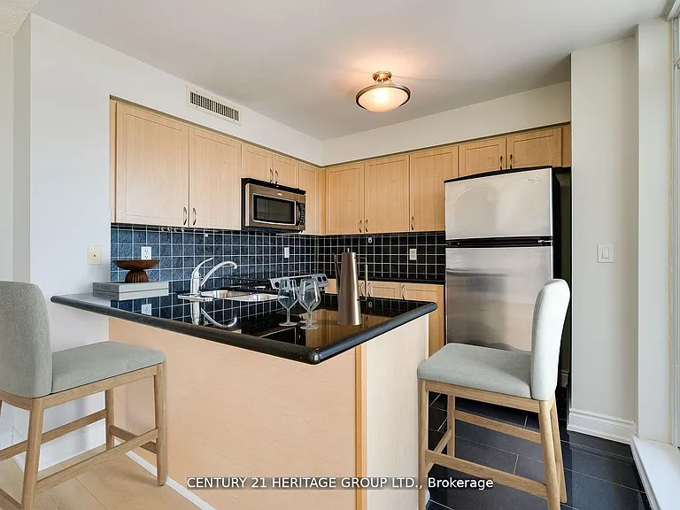 7 N Park Rd #709 — Photo 10