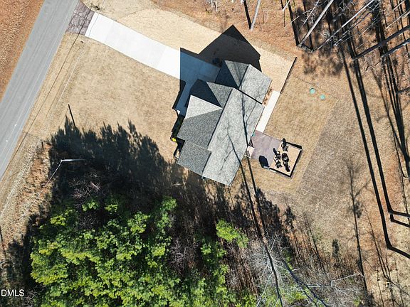 3rd image of 130 Parkway Dr