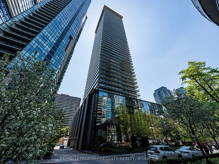33 Charles St E #4008 — Photo 31