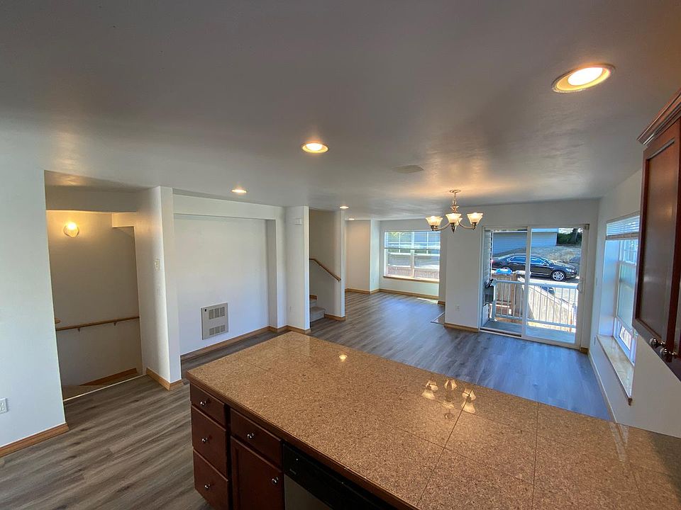 1st image of 14340 Lenora Pl N #B