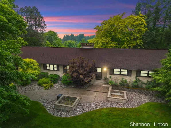 346 Orchard View Dr, Shelby, MI 49455