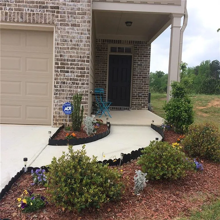 3 bed, 2182 sqft, $2,300 — Photo 1