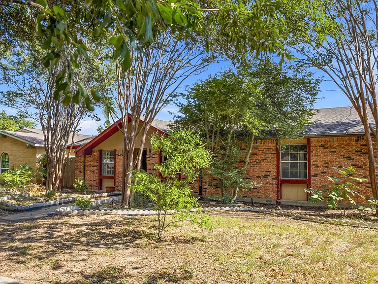 1518 Camelia Dr — Photo 4