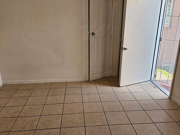 5th image of 1721 Pacific St APT D