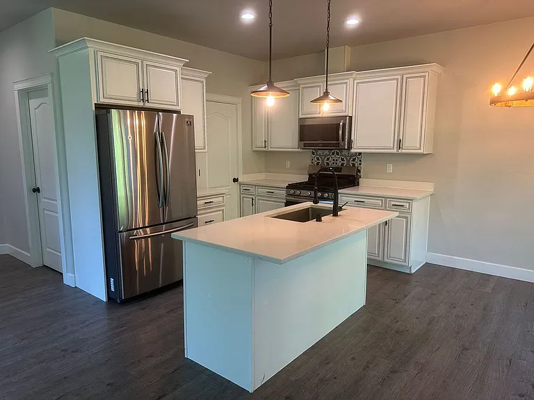 6585 Beverly Hills Cir — Photo 2