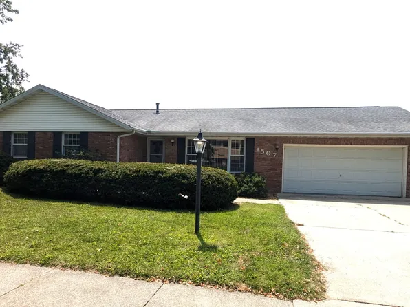 1507 Country Lake Dr, Champaign, IL 61821