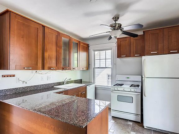 3rd image of 2848 Markbreit Ave #2