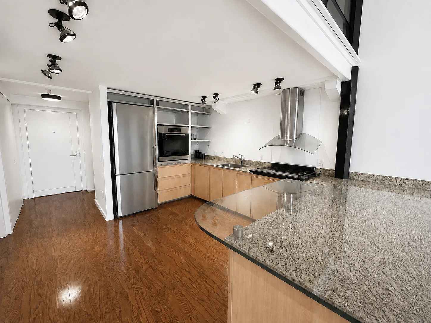 1 bed, 1.5 bath, 1296 sqft, $6,800 — Photo 4