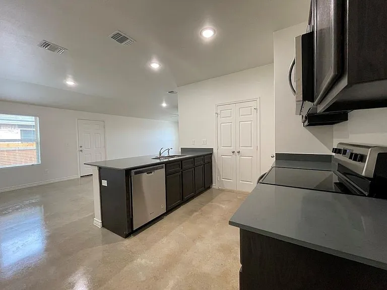 2317 Zanoletti Dr — Photo 10