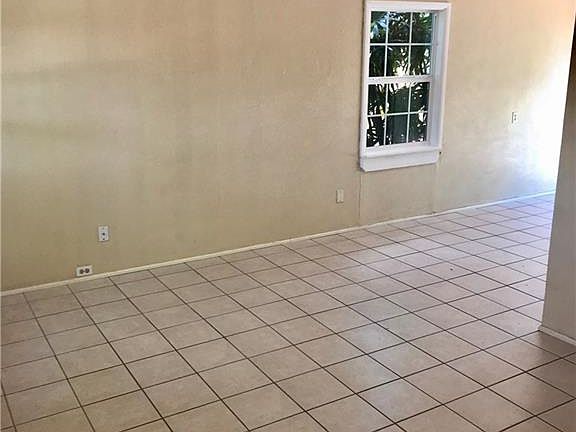 3rd image of 4010 Robinhood Dr