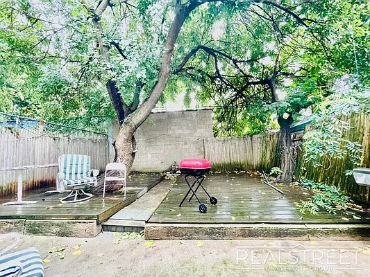 Rented by Real Street Inc | media 9