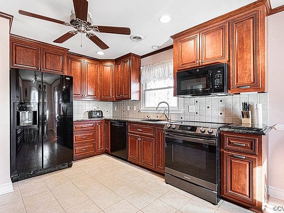 3rd image of 317 Oakcliff Ave