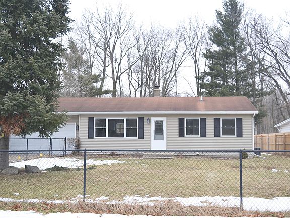 2nd image of 101 Blueberry Ln