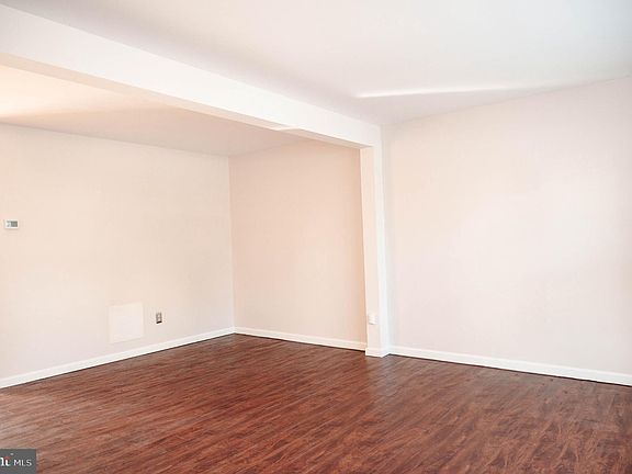 3rd image of 115 Lauren Pl