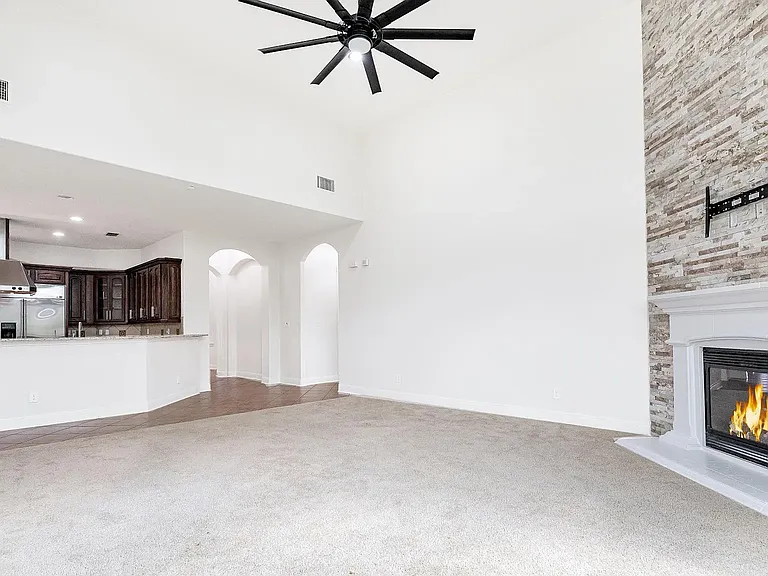24711 Faraday — Photo 14