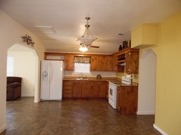 4th image of 427 Clovis Pl