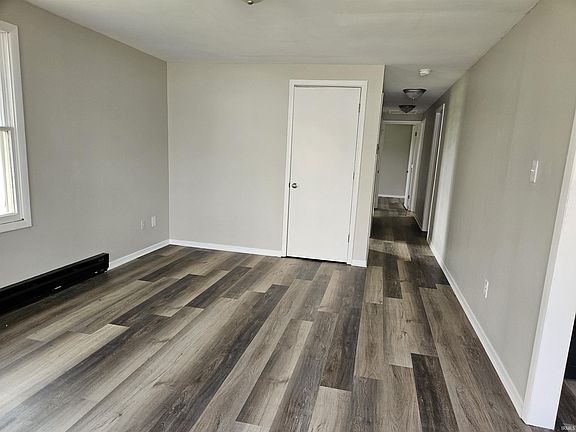 3rd image of 104 Fremont Ln