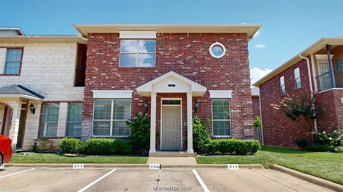 3 bed, 3.0 bath, 1516 sqft, $600 — Photo 1