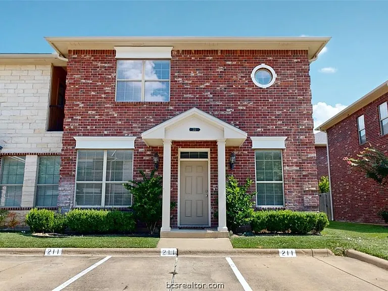211 Forest Dr #C — Photo 1