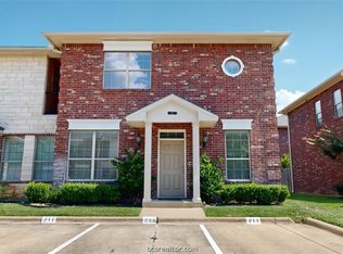 211 Forest Dr ROOM C, College Station, TX 77840