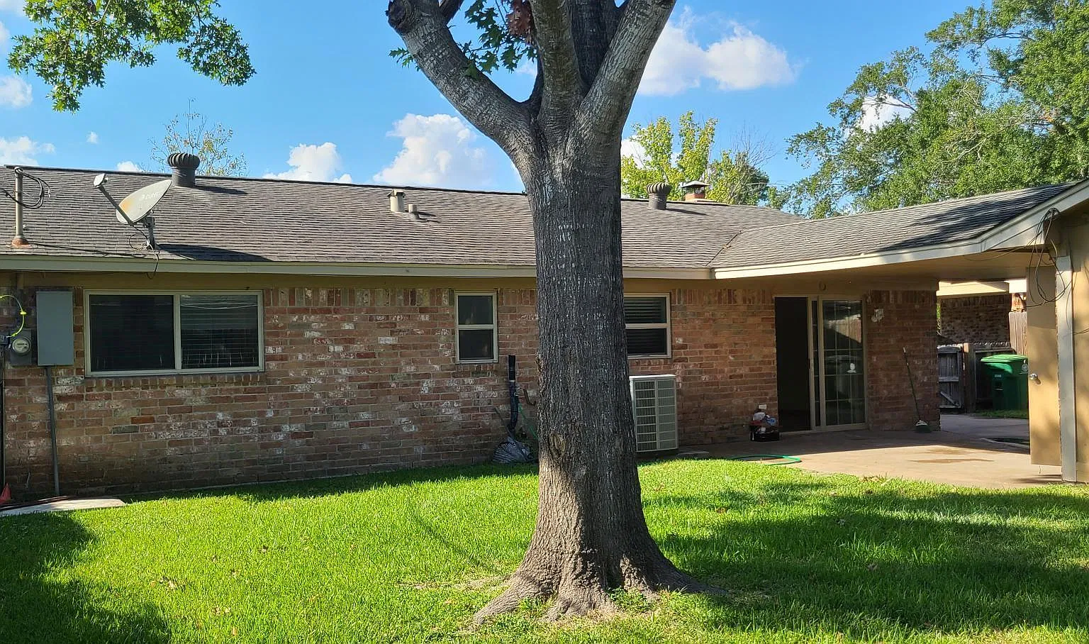 3 bed, 2.0 bath, 1220 sqft, $2,000 — Photo 3