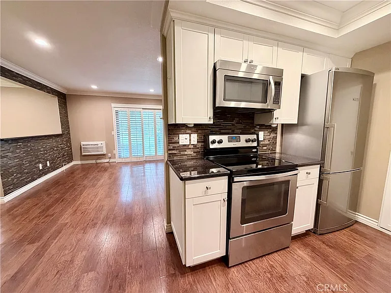 960 E Bonita Ave #3 — Photo 4