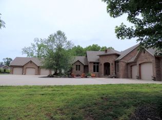 884 S Caliburn Dr, Nixa, MO 65714