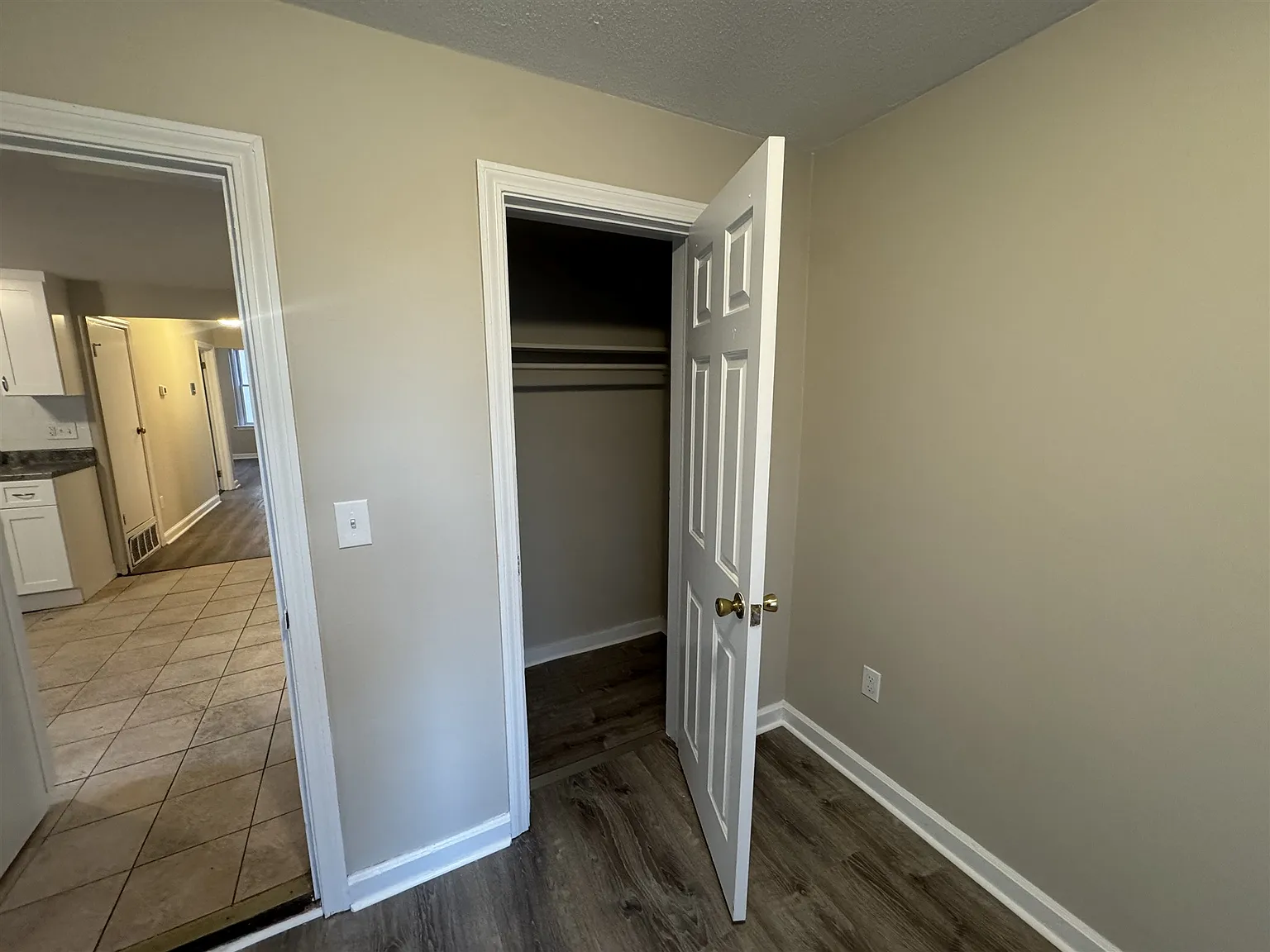 3 bed, 1000 sqft, $3,700 — Photo 3