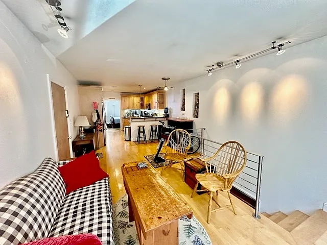 2 bed, 1116 sqft, $4,950 — Photo 3