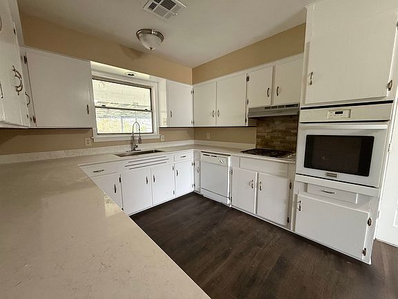 5th image of 4410 Dean St