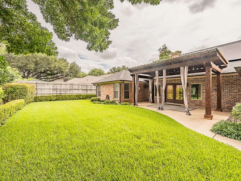 6724 Blue Meadow Dr — Photo 48