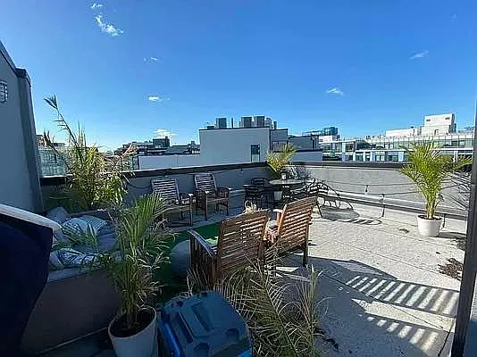 Rented by EXR | media 10