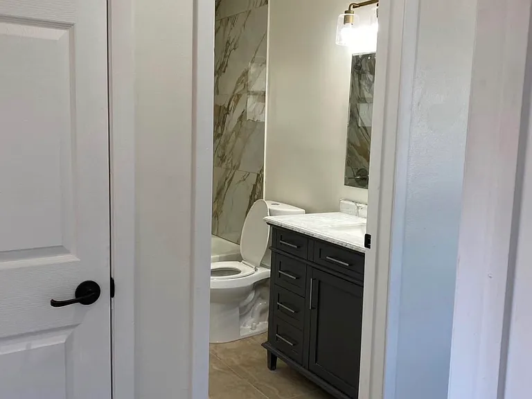 318 S Adams St — Photo 9