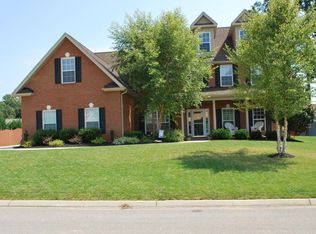 570 Silver Leaf Dr, Lenoir City, TN 37772