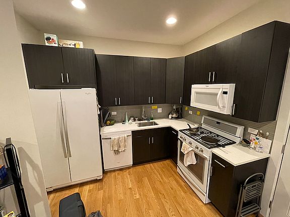 5th image of 4639 N Broadway St APT 305